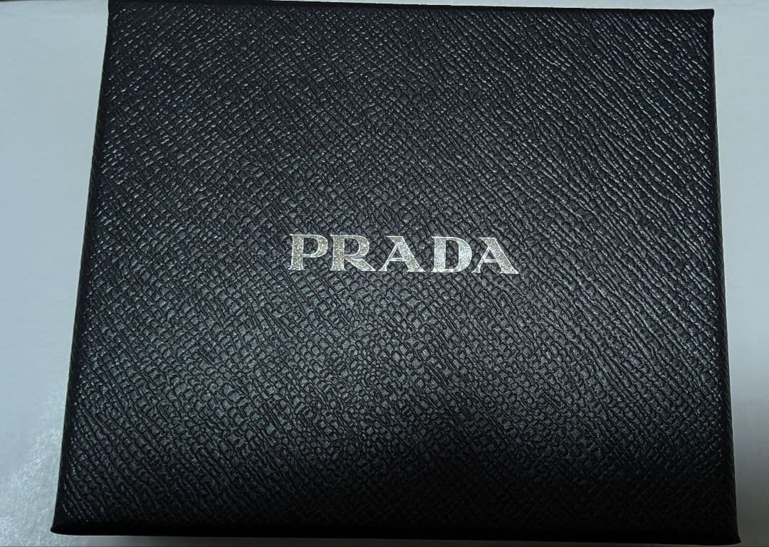 【新品未使用】【売り切り価格】【正規品】PRADAライラック二つ折り財布 箱付き