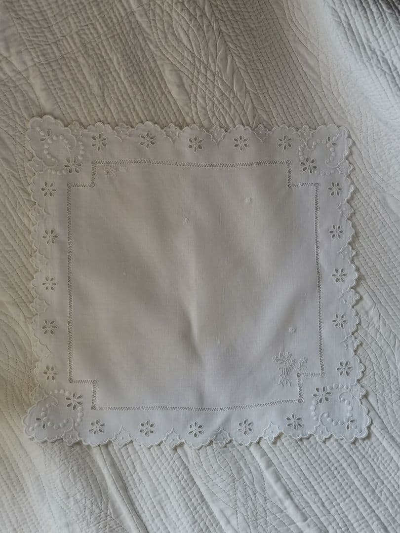 アンティーク フランス マリー花刺繍 オープンカットワーク アイレット ハンカチ