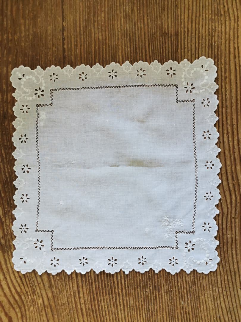 アンティーク フランス マリー花刺繍 オープンカットワーク アイレット ハンカチ