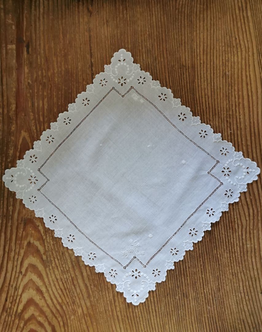 アンティーク フランス マリー花刺繍 オープンカットワーク アイレット ハンカチ