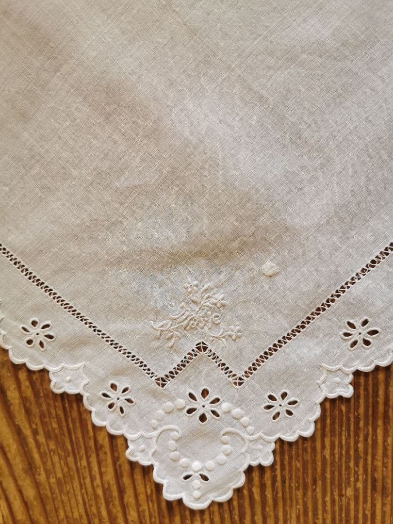 アンティーク フランス マリー花刺繍 オープンカットワーク アイレット ハンカチ