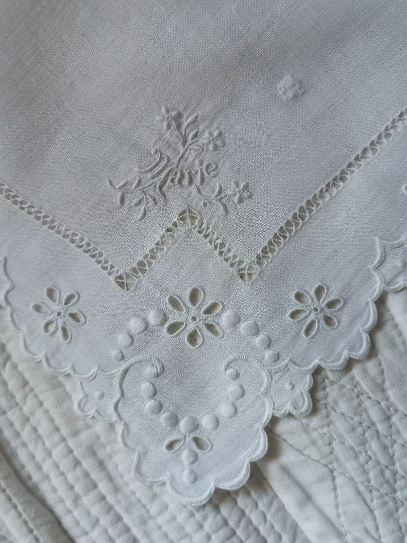 アンティーク フランス マリー花刺繍 オープンカットワーク アイレット ハンカチ