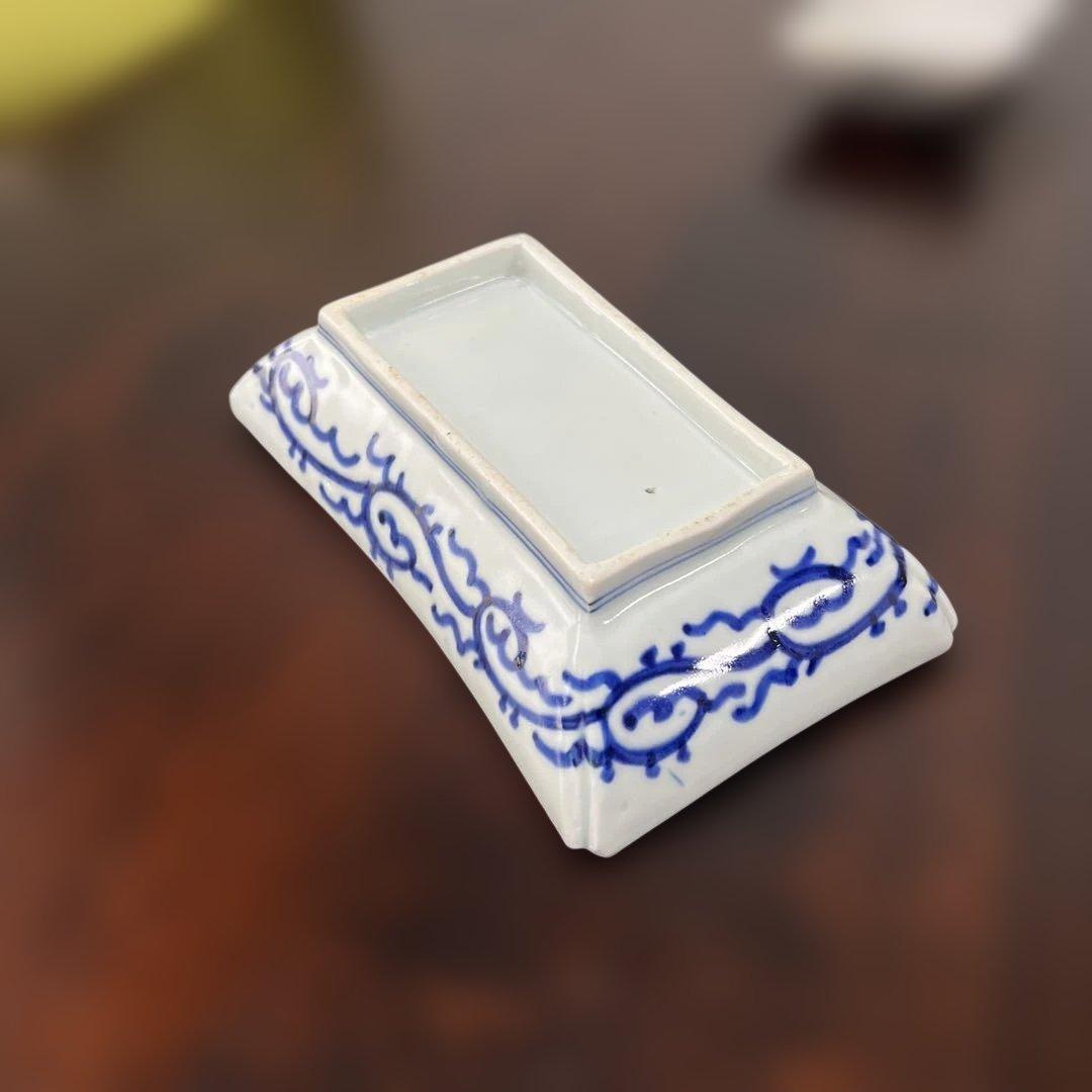 古伊万里（伊万里焼）の「染付長皿」と「色絵長皿」の2枚　骨董品