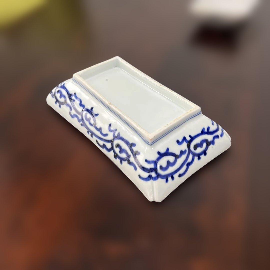 古伊万里（伊万里焼）の「染付長皿」と「色絵長皿」の2枚　骨董品