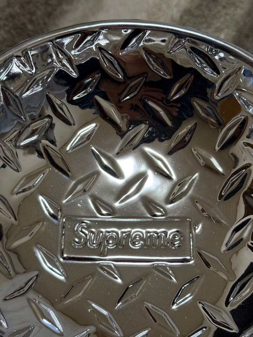 Supreme Diamond Plate Dog Bowl 犬用