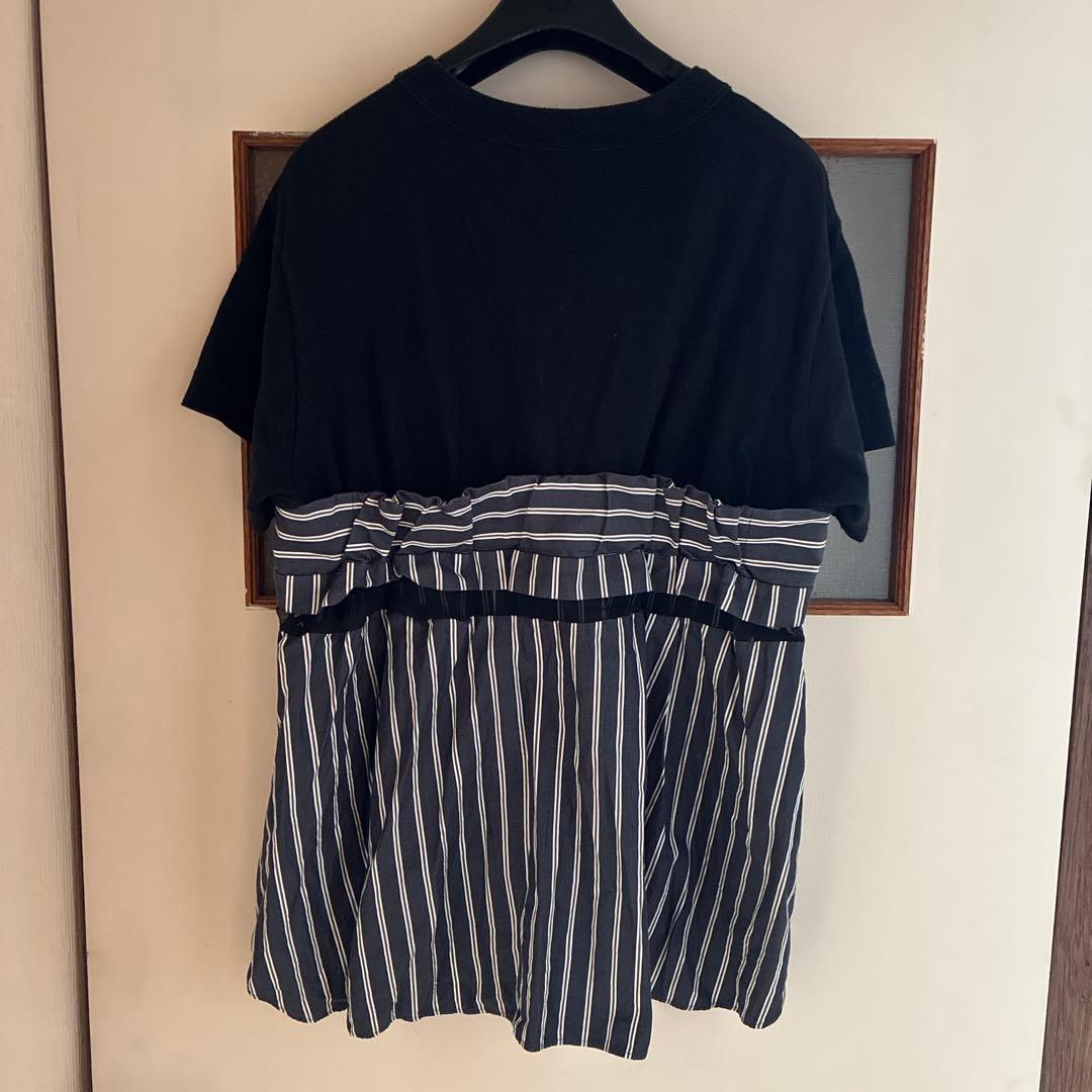 sacaiレイヤードデザイン半袖Tシャツ 黒とストライプ