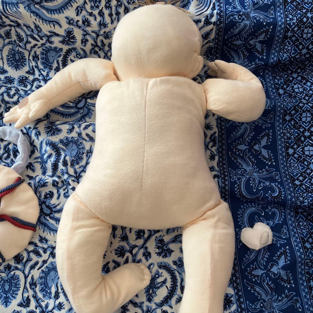 ハンドメイドの布製新生児人形 胎盤付き