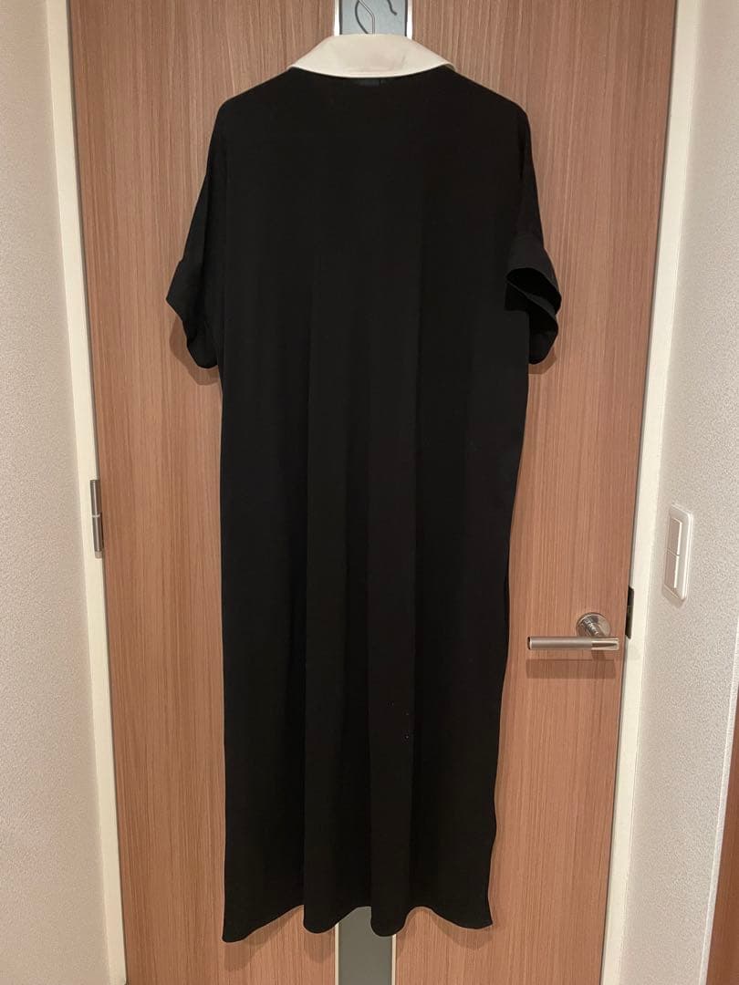 ［新品タグ付き］THE RERACS 黒 半袖 ひざ丈ワンピース