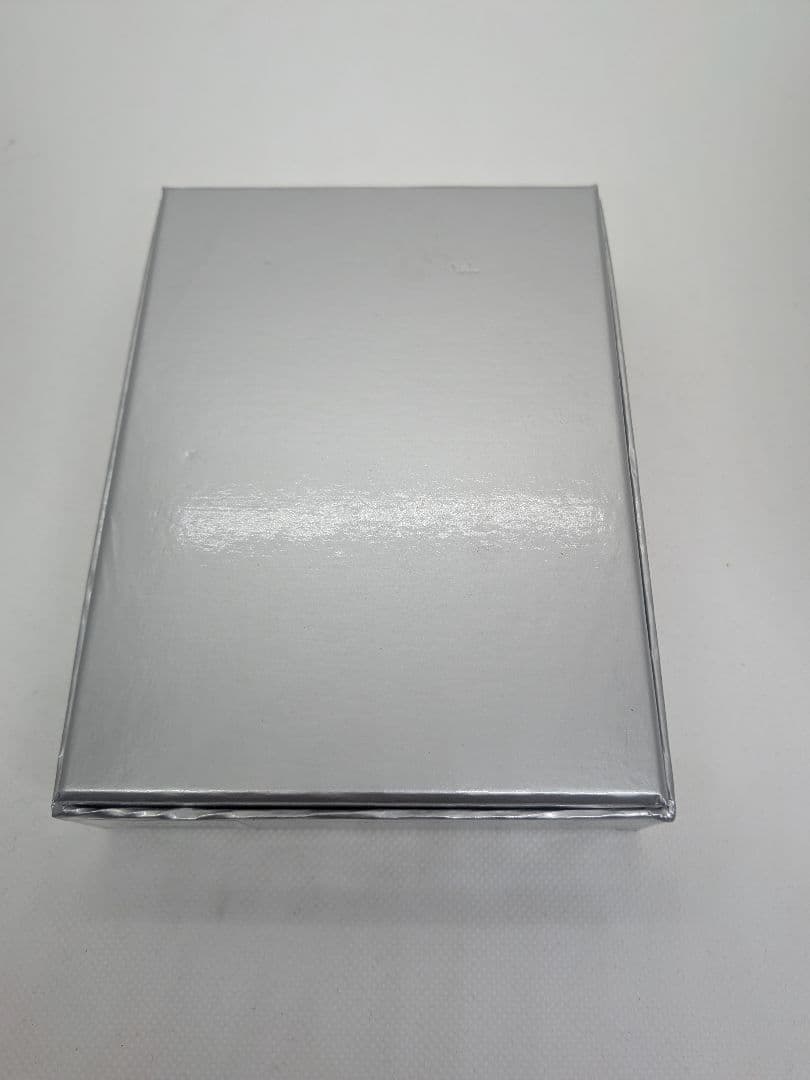 3/30までの大特価！新品未使用ヴィヴィアンウエストウッド黒三つ折り財布 銀
