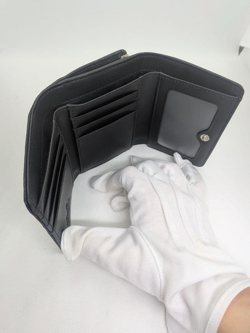 3/30までの大特価！新品未使用ヴィヴィアンウエストウッド黒三つ折り財布 銀