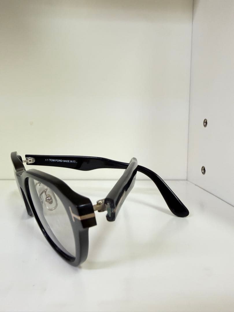 TOM FORD TF5782-D-B 度なしサングラス　お値引き依頼機能ok