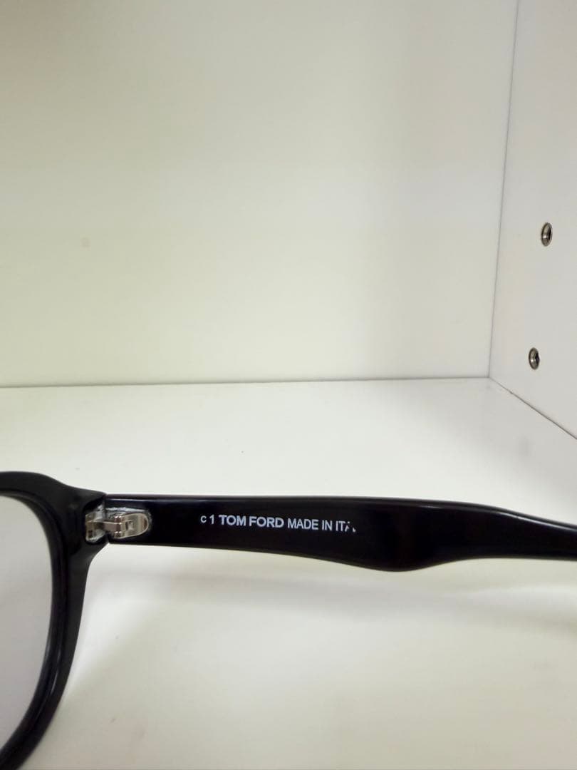 TOM FORD TF5782-D-B 度なしサングラス　お値引き依頼機能ok