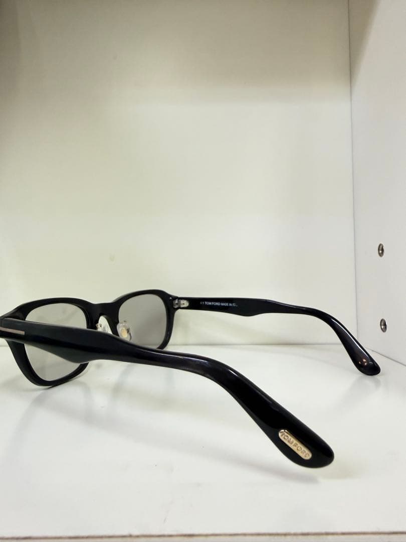 TOM FORD TF5782-D-B 度なしサングラス　お値引き依頼機能ok