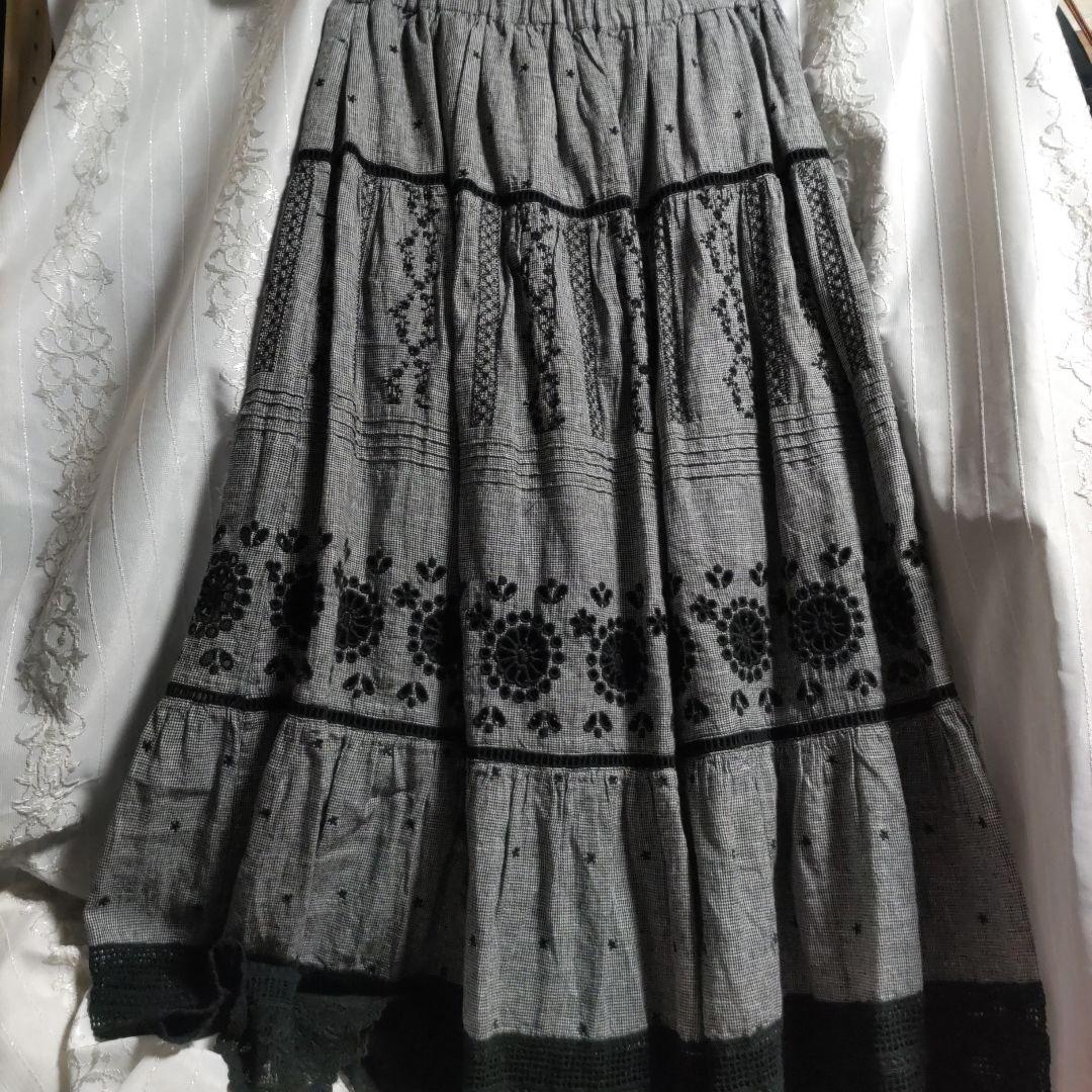 kazumi×Samansa Mos2 サス付刺繍スカート チャコール