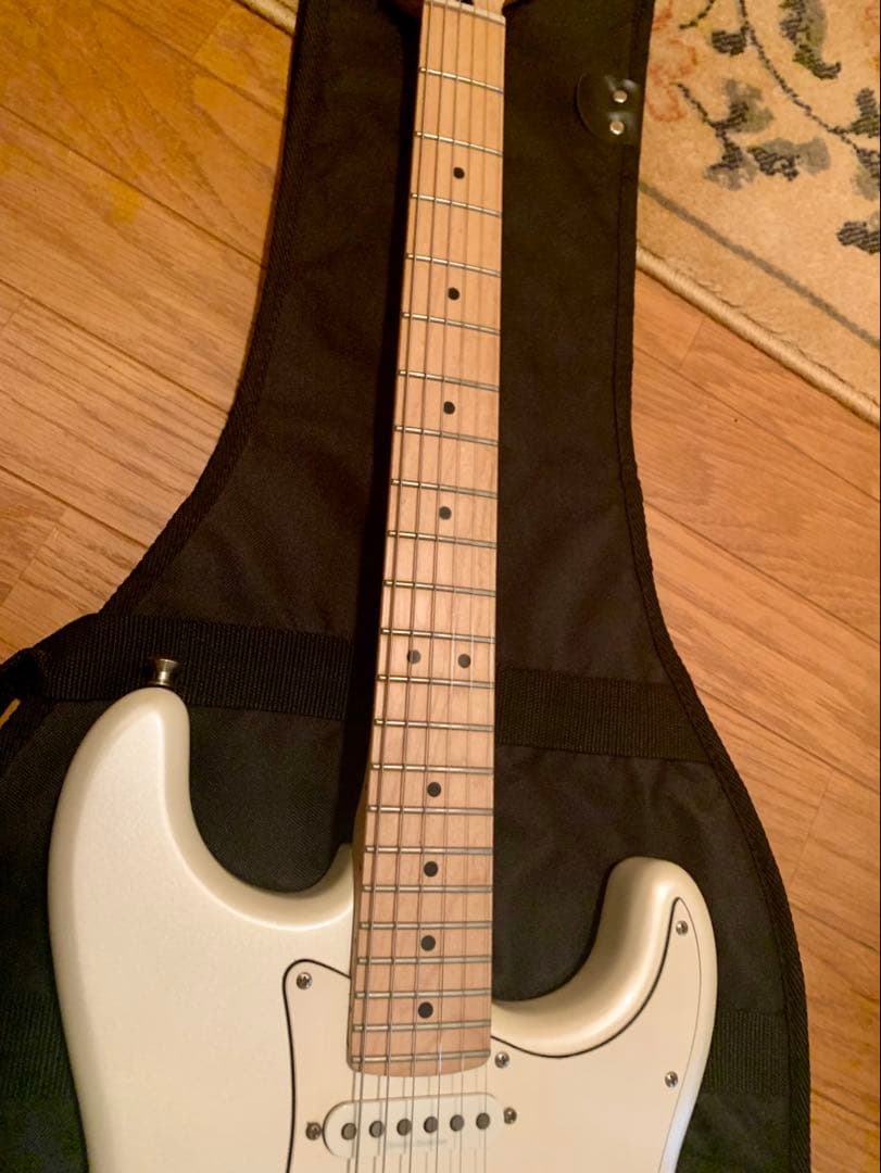 ギター Squier Deluxe Stratocaster / PearlWhite