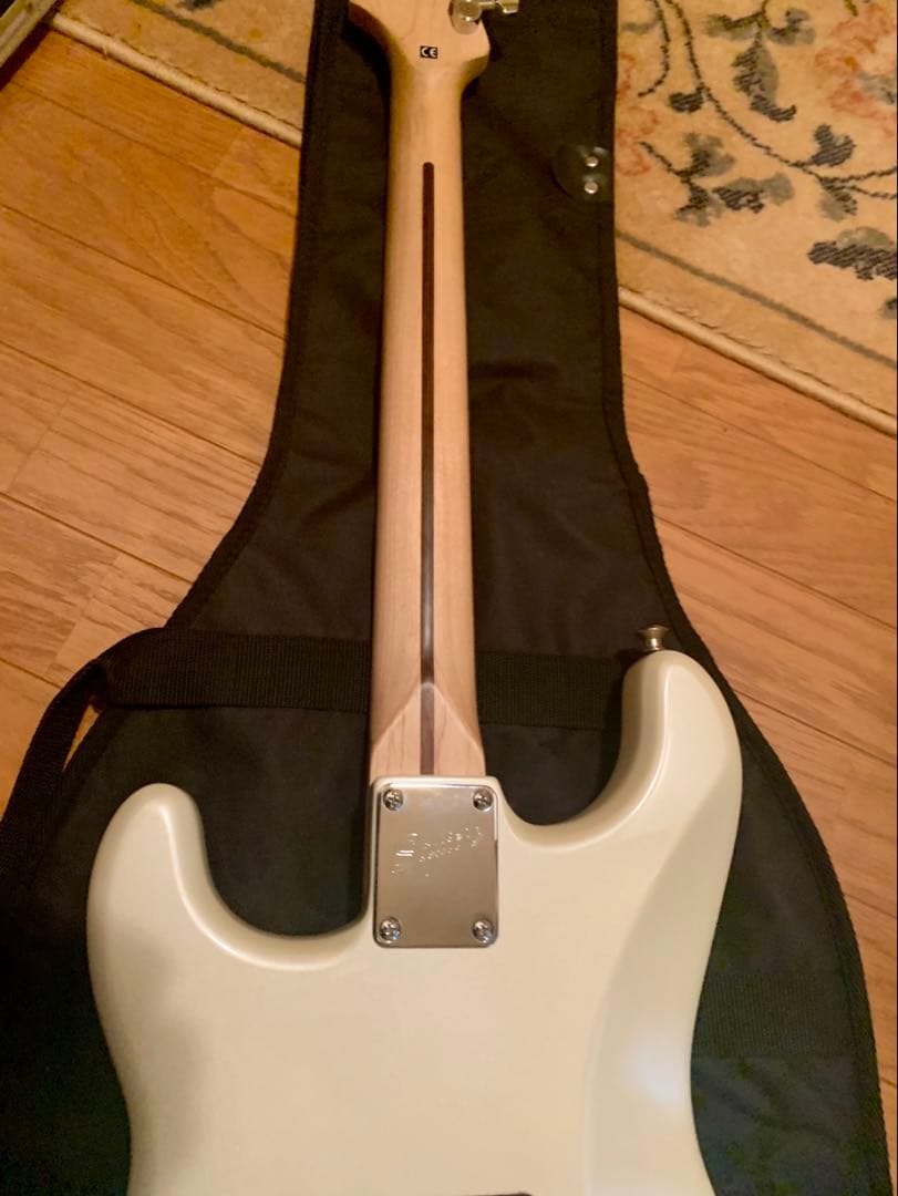 ギター Squier Deluxe Stratocaster / PearlWhite