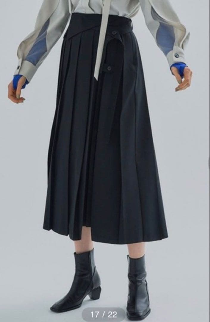 ユナイテッドトウキョウ　ビジーアートプリーツスカート