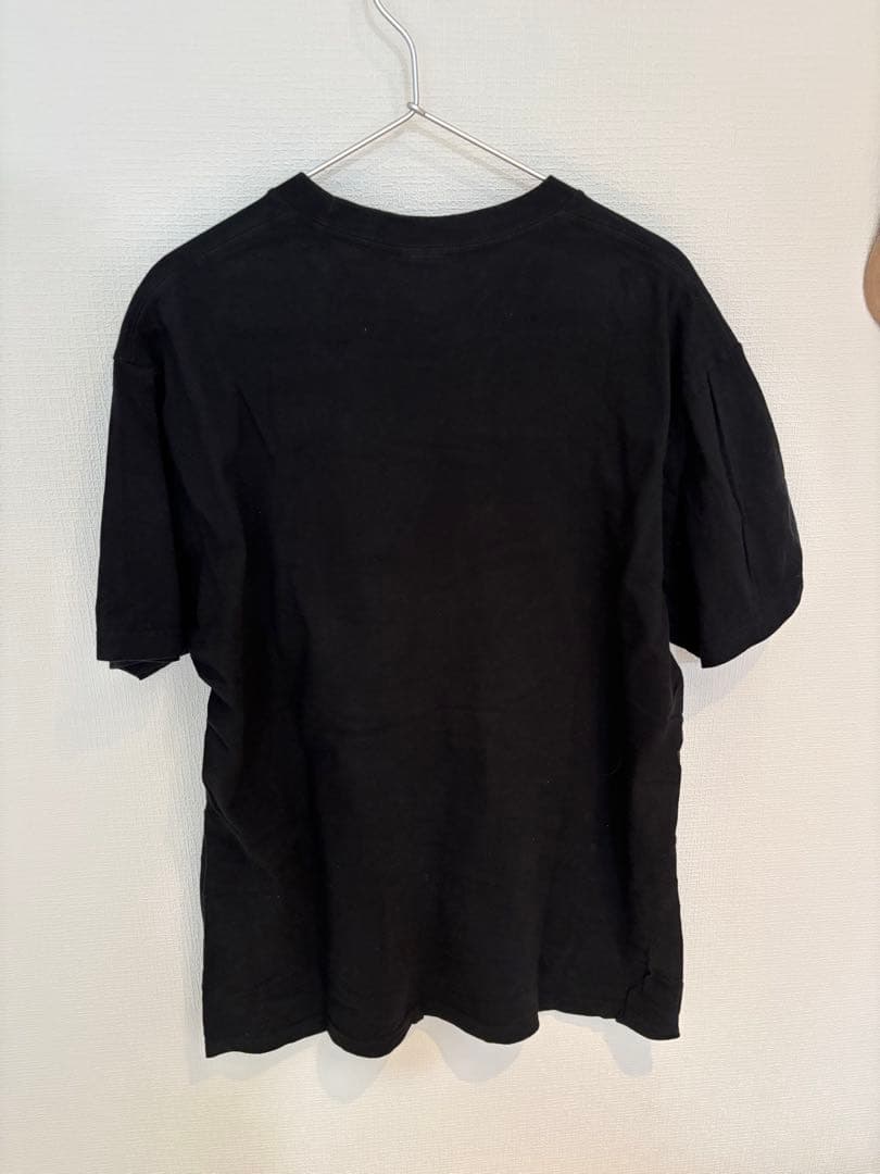 黒 Tシャツ 人物プリント