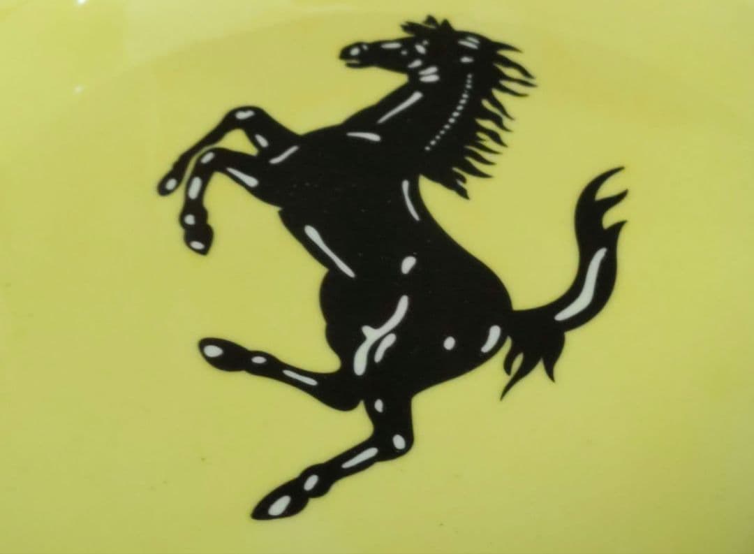 フェラーリ　置き型灰皿