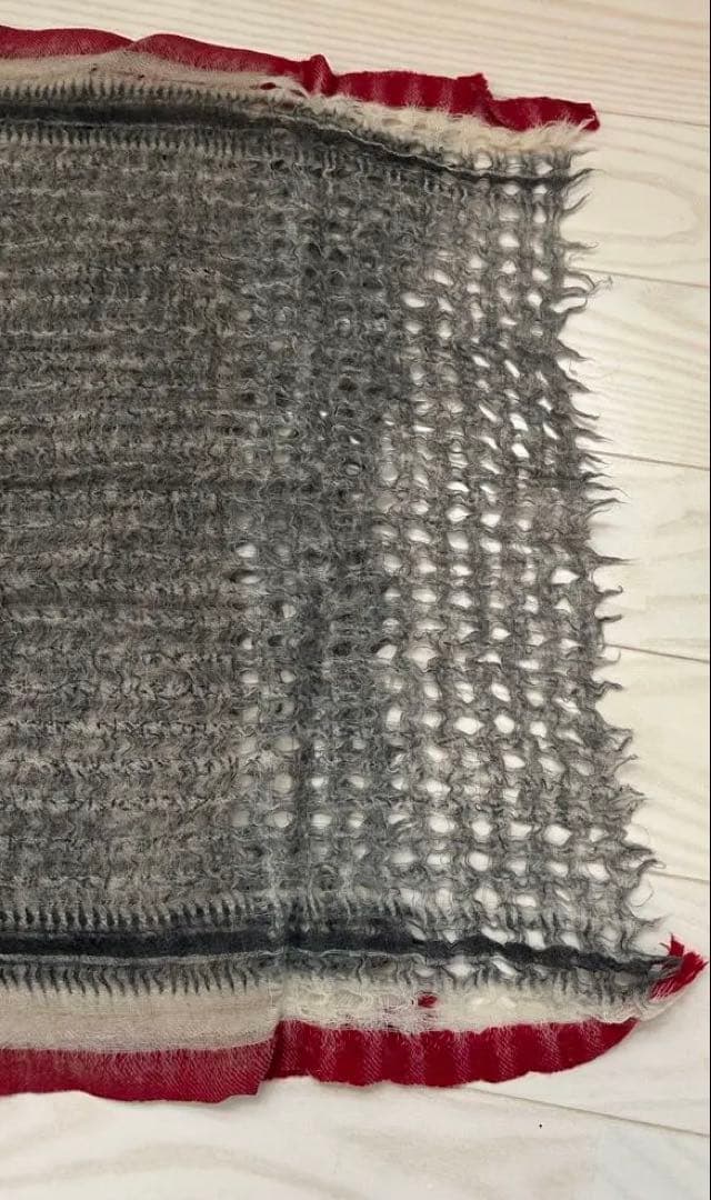 Khadi and Co 透かし編みショール グレー/レッド