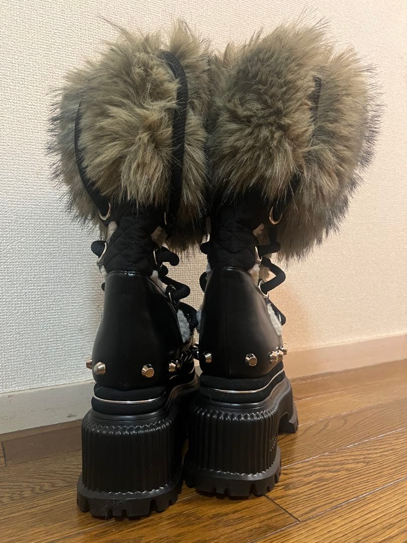 yellow ファー付き厚底ブーツ スタッズデザイン