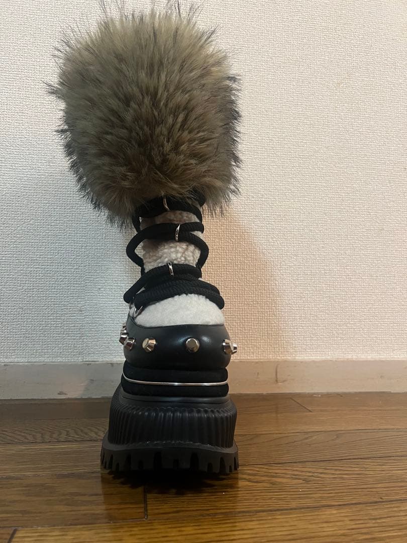 yellow ファー付き厚底ブーツ スタッズデザイン