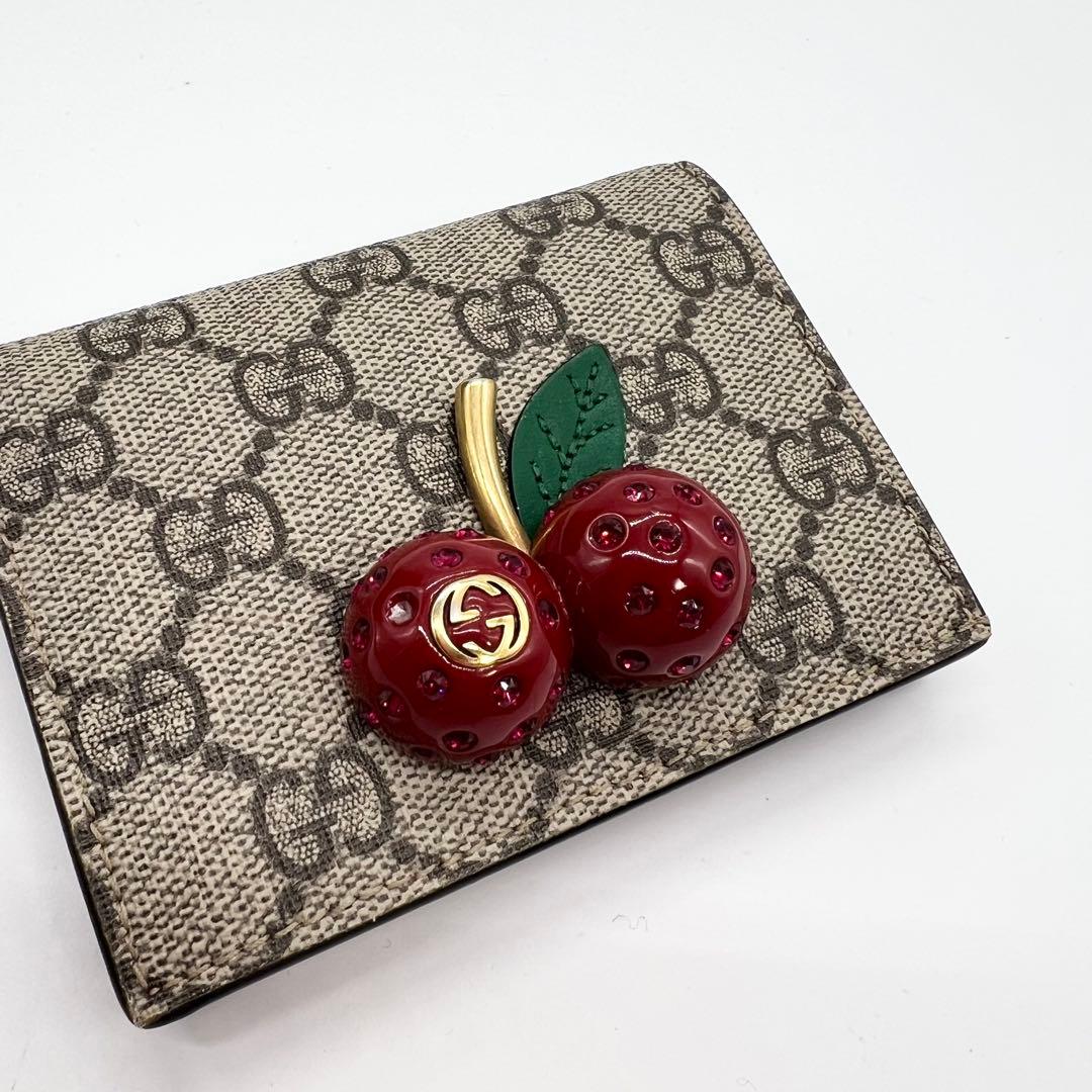 美品✨GUCCI　二つ折り財布　チェリー　GGスプリーム　インターロッキング