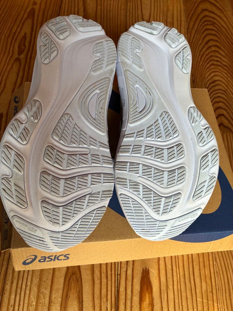 アシックス　GEL KAYANO 32 23.5cm