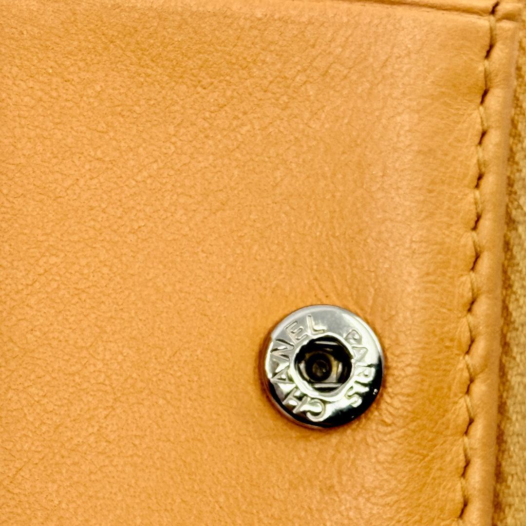 美品　CHANEL シャネル　19 ディズヌフ 二つ折り財布　キャビアスキン