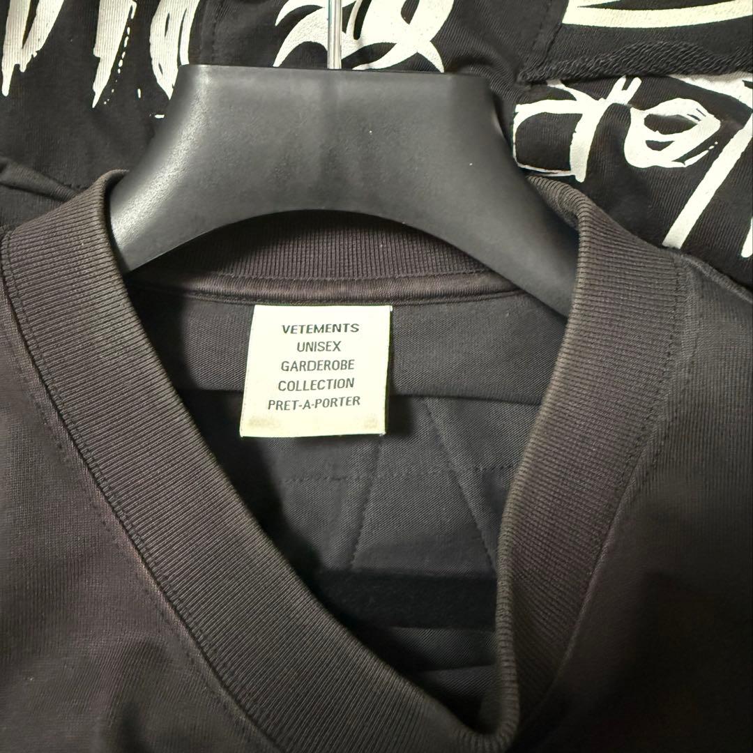 トップス VETEMENTS tee