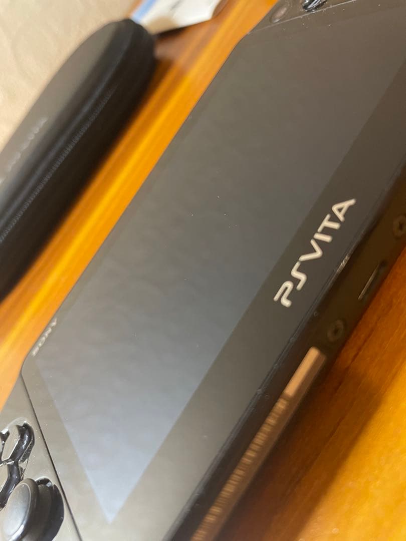 PlayStation®Vita デビューパック Wi-Fiモデル（PCH-2…