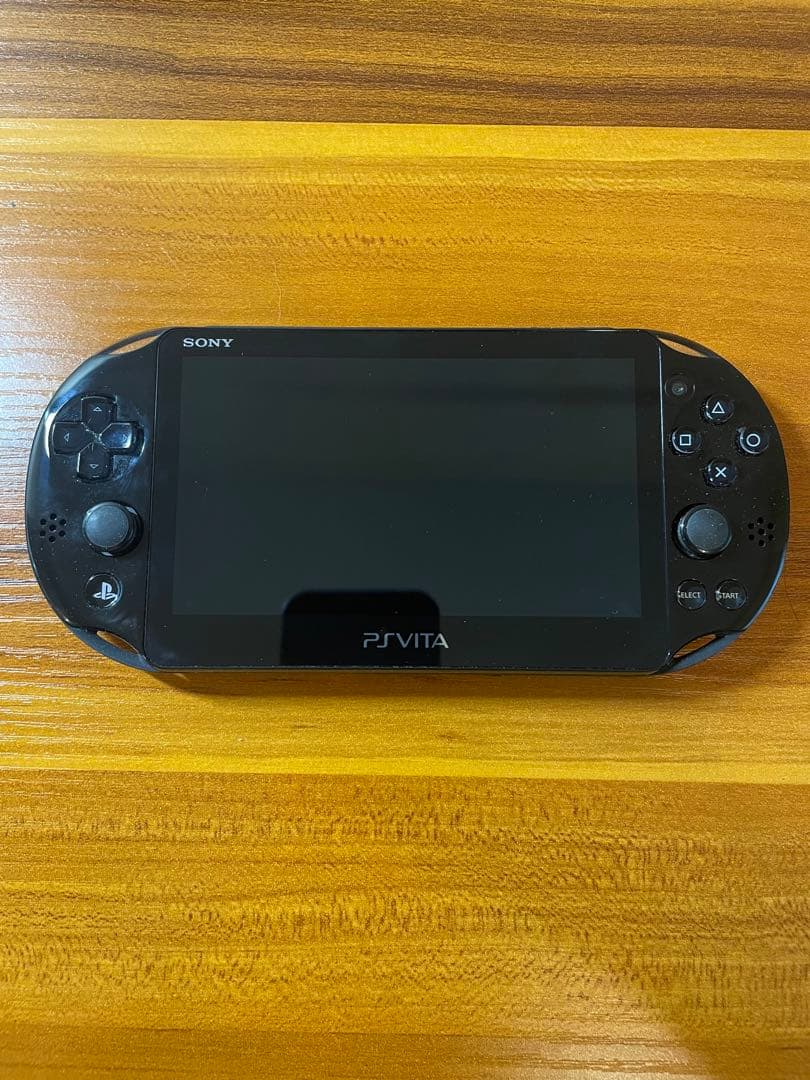 PlayStation®Vita デビューパック Wi-Fiモデル（PCH-2…