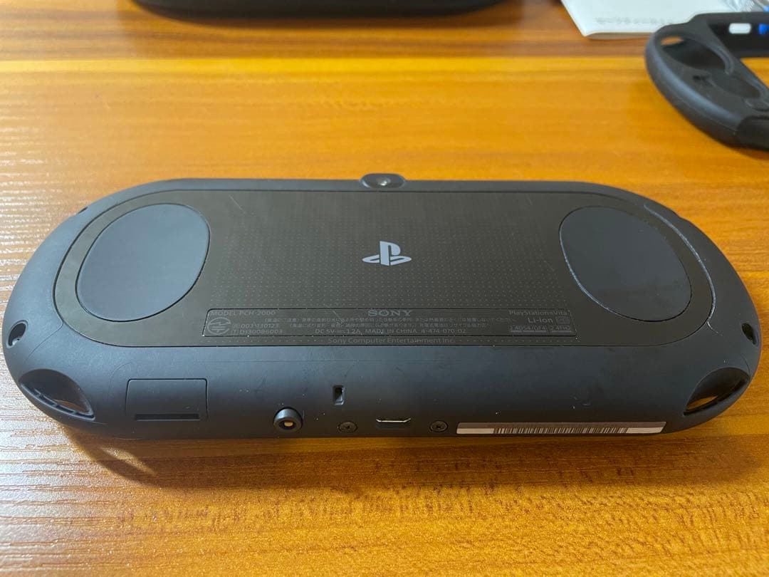 PlayStation®Vita デビューパック Wi-Fiモデル（PCH-2…