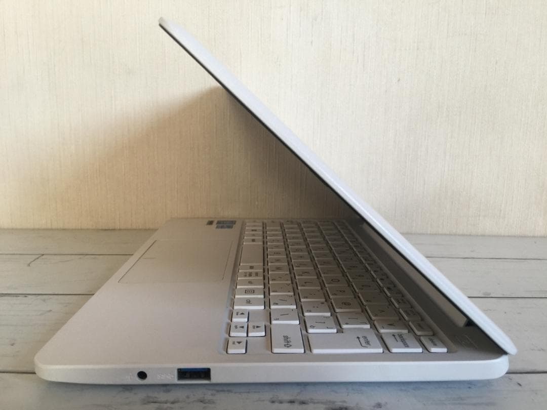 ASUS E203MA 11.6型TFT液晶 980g 軽量・薄型コンパクトPC