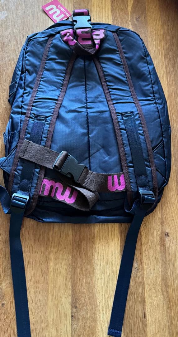 【ユノとも】wmmw バックパック　[navy x pink logo]