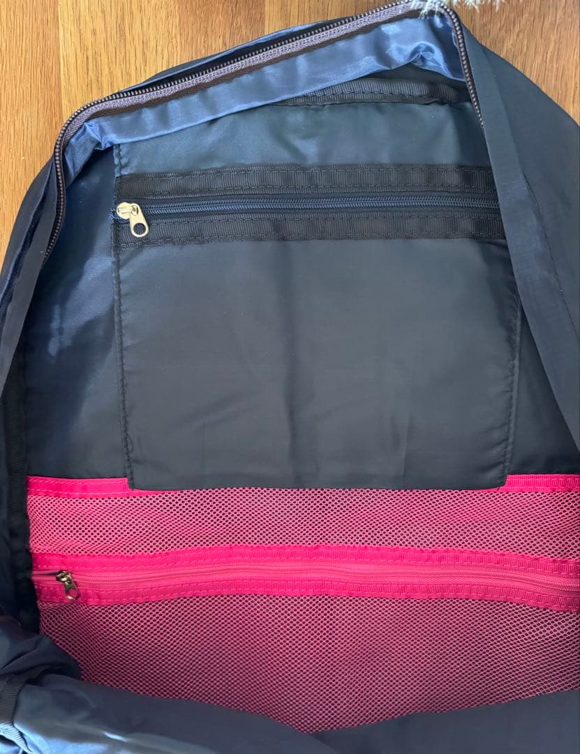 【ユノとも】wmmw バックパック　[navy x pink logo]