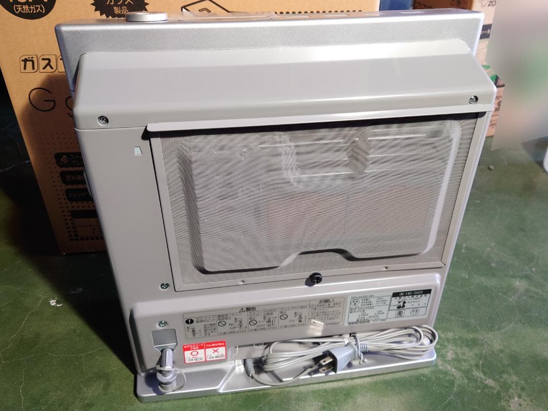 ま*さ様 未使用保管品 GFH-2400D-WH 都市ガス用 ガスファンヒーター