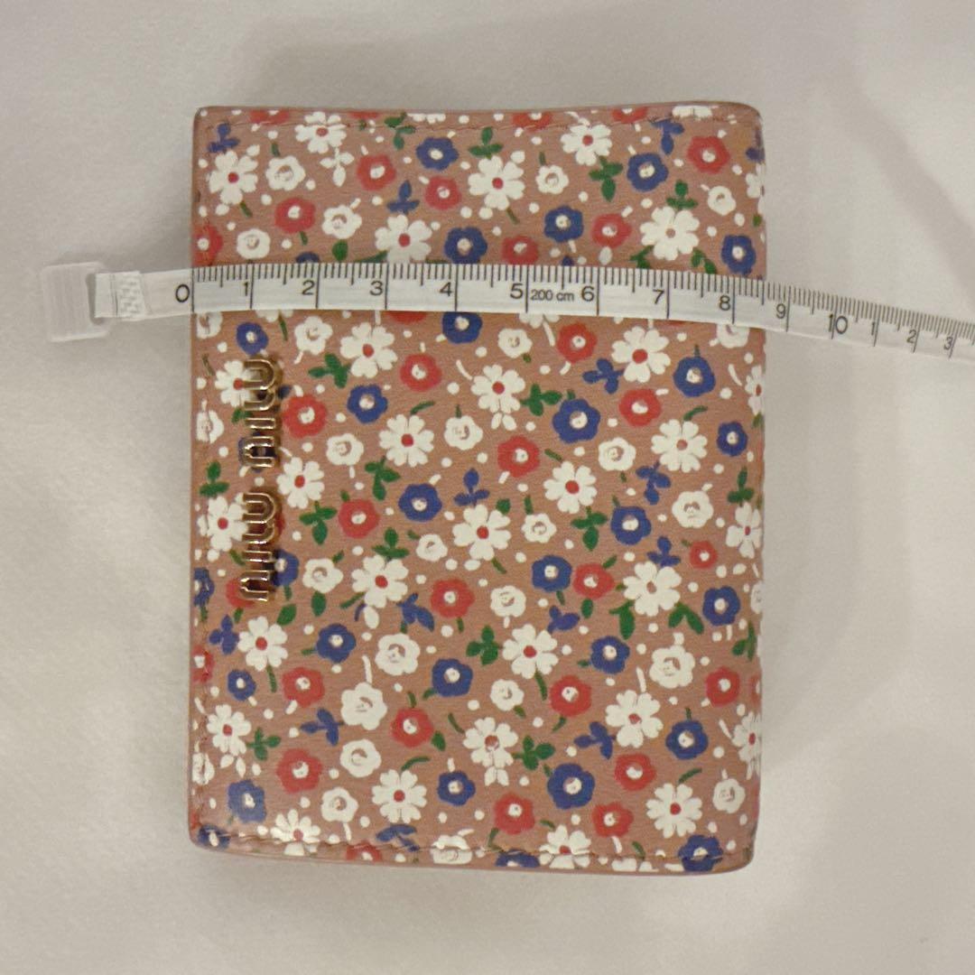 miu miu 小花柄二つ折り財布