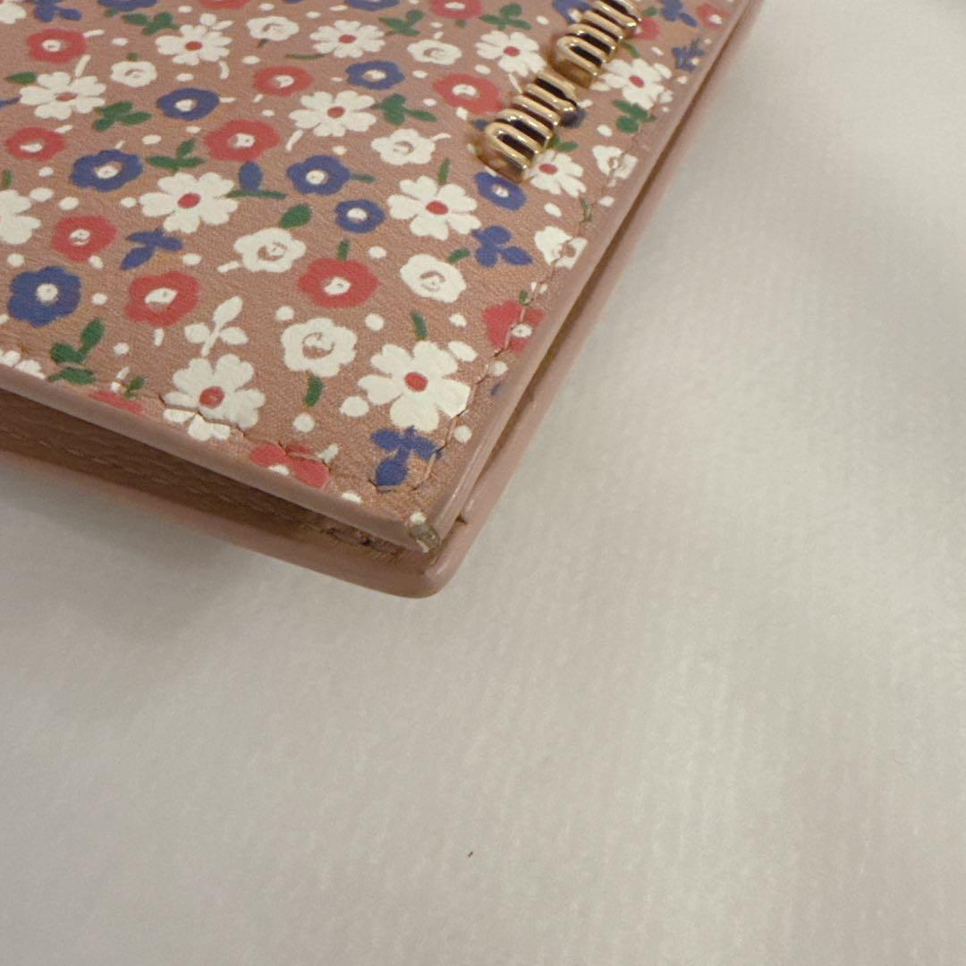 miu miu 小花柄二つ折り財布