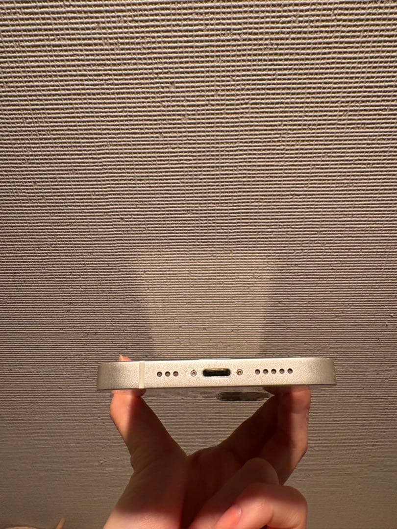 Apple iPhone 13 スターライト