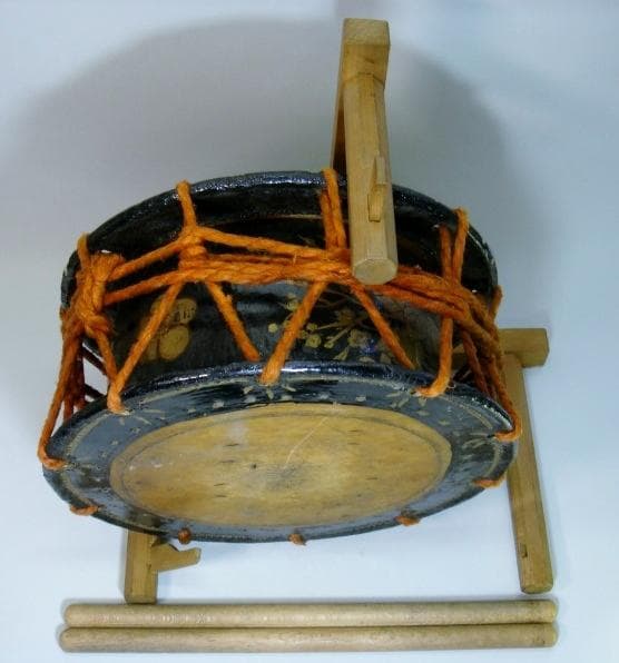 太鼓■古い和太鼓 締太鼓 梅 牡丹絵 台 バチ付 能楽 時代物■