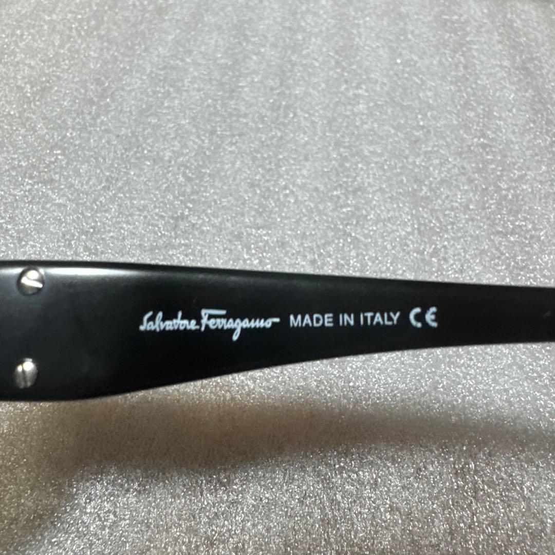 Salvatore Ferragamo サングラス 1084-B リムレス