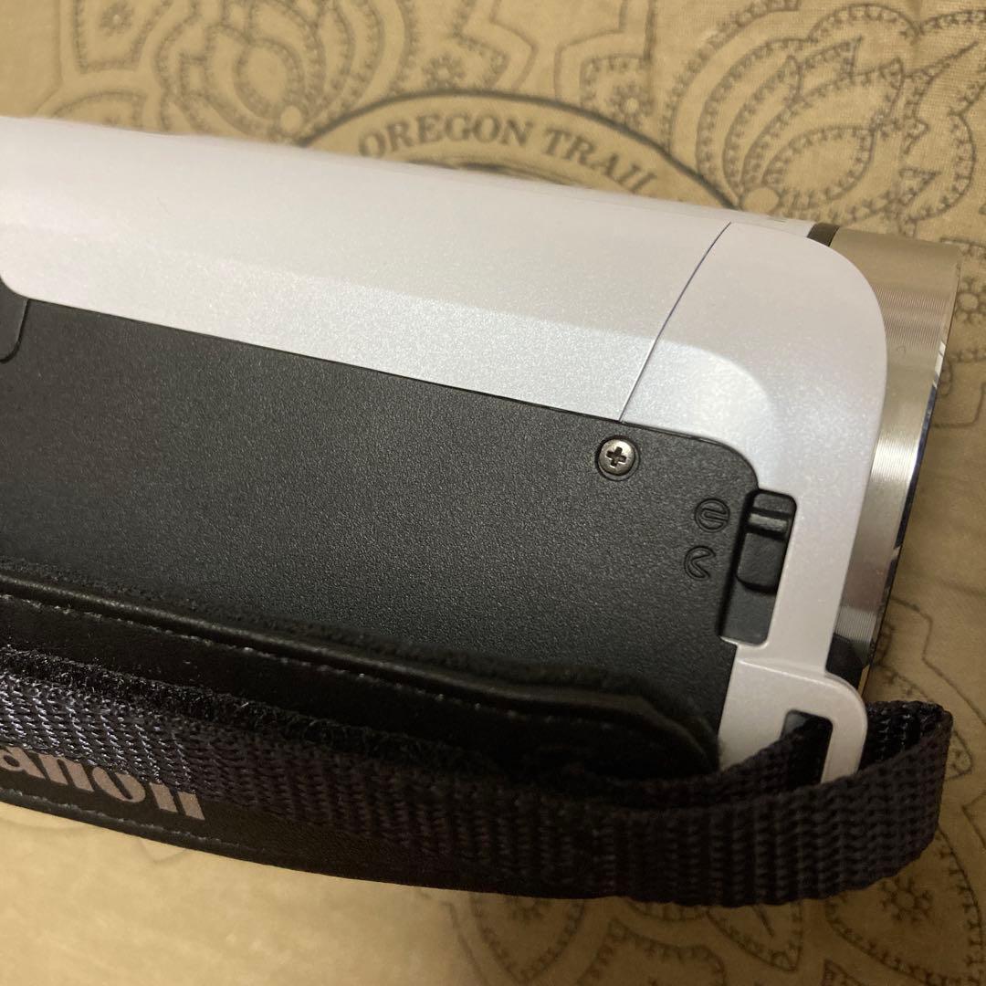 ほぼ新品 Canon iVIS HF R800 ホワイト ビデオカメラ