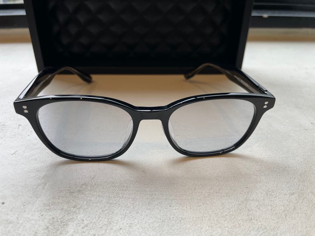 【極美品】OWNDAYS BACK in BLACK CM/広告着用商品