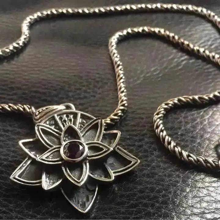 【値下げしました！】アメジスト シルバーネックレス 両面使い 今から冬の準備を。