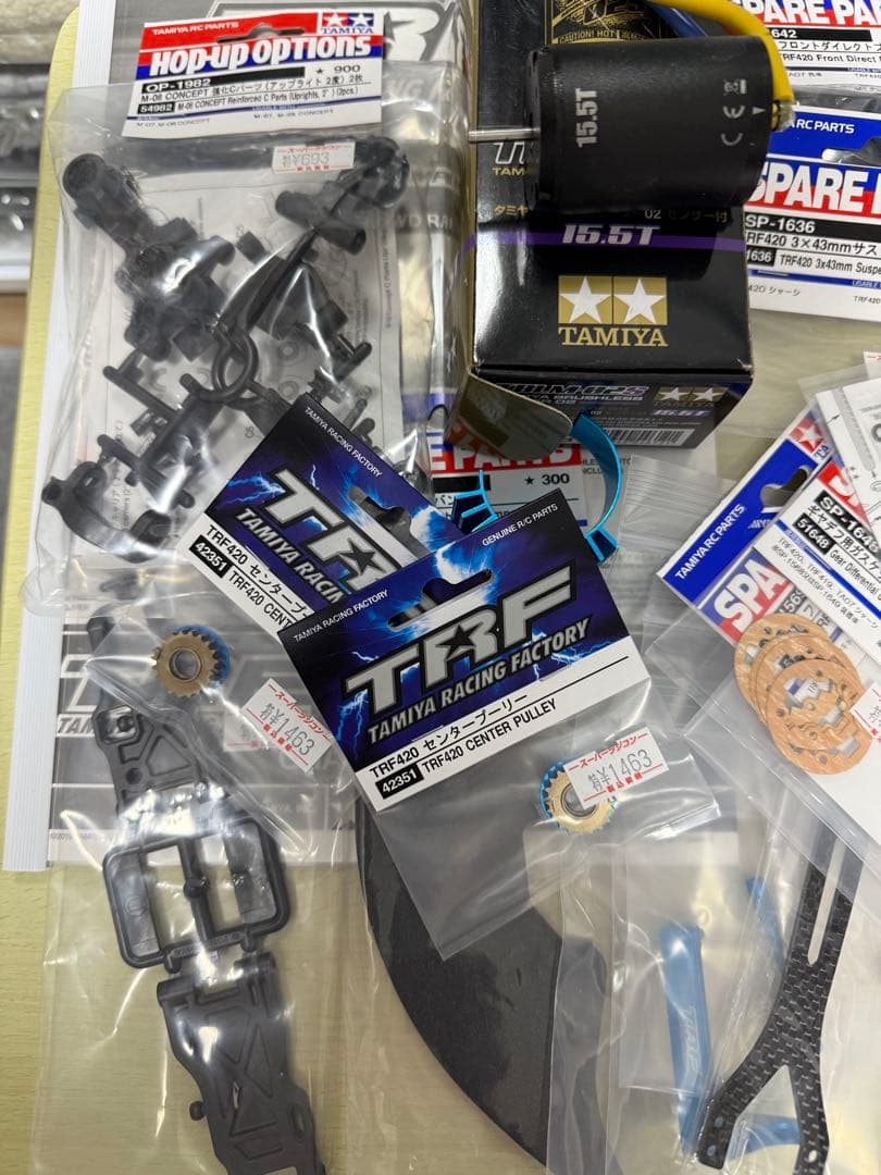 Tamiya TRF420 シャーシキットとパーツ