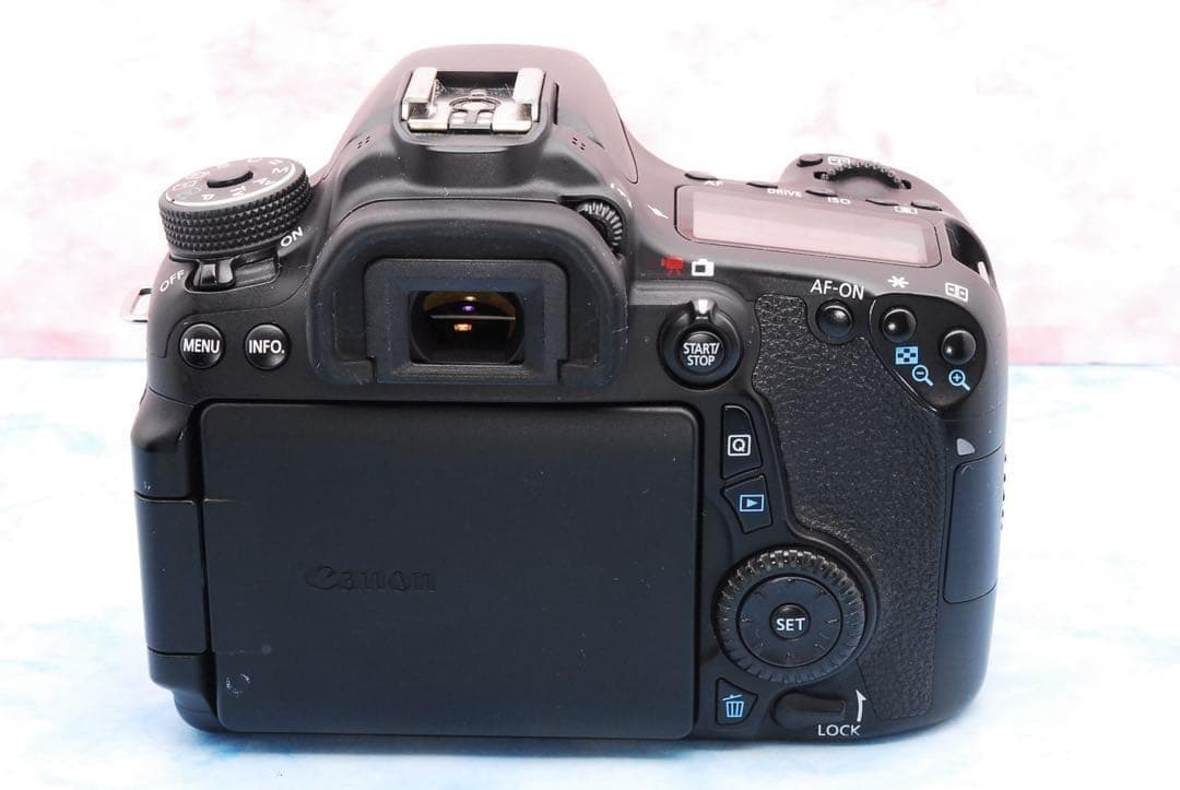 キャノン EOS 70D★スマホ転送OK★美品★一眼レフカメラ★手ぶれ補正