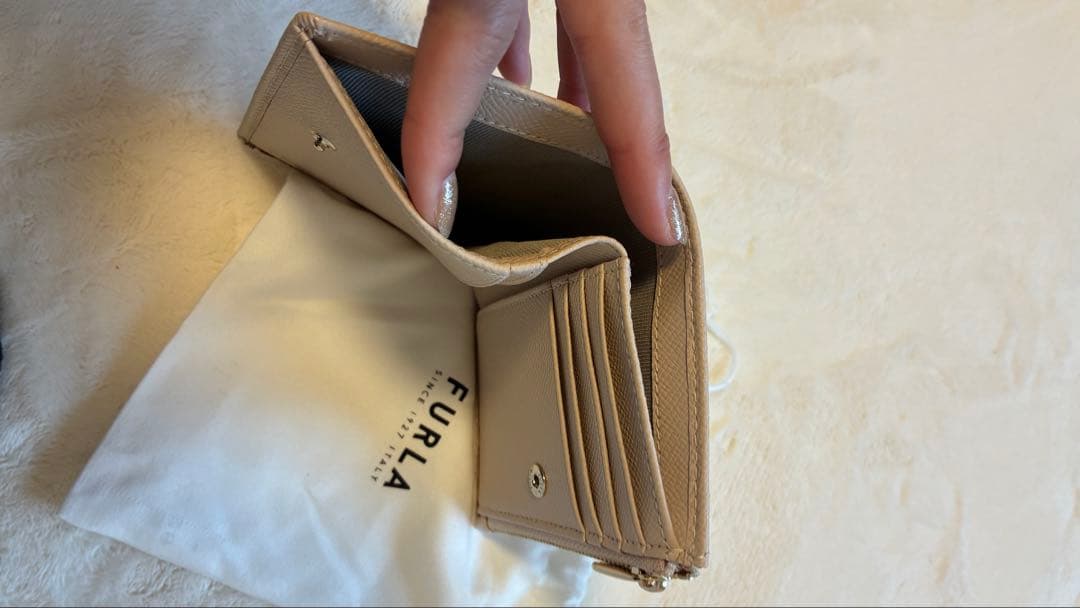 FURLA ベージュ 二つ折り財布