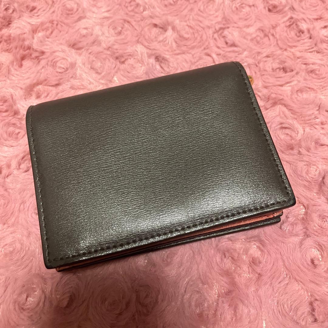 フェラガモ　財布　二つ折り財布