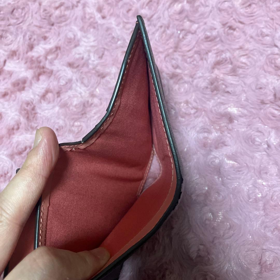 フェラガモ　財布　二つ折り財布